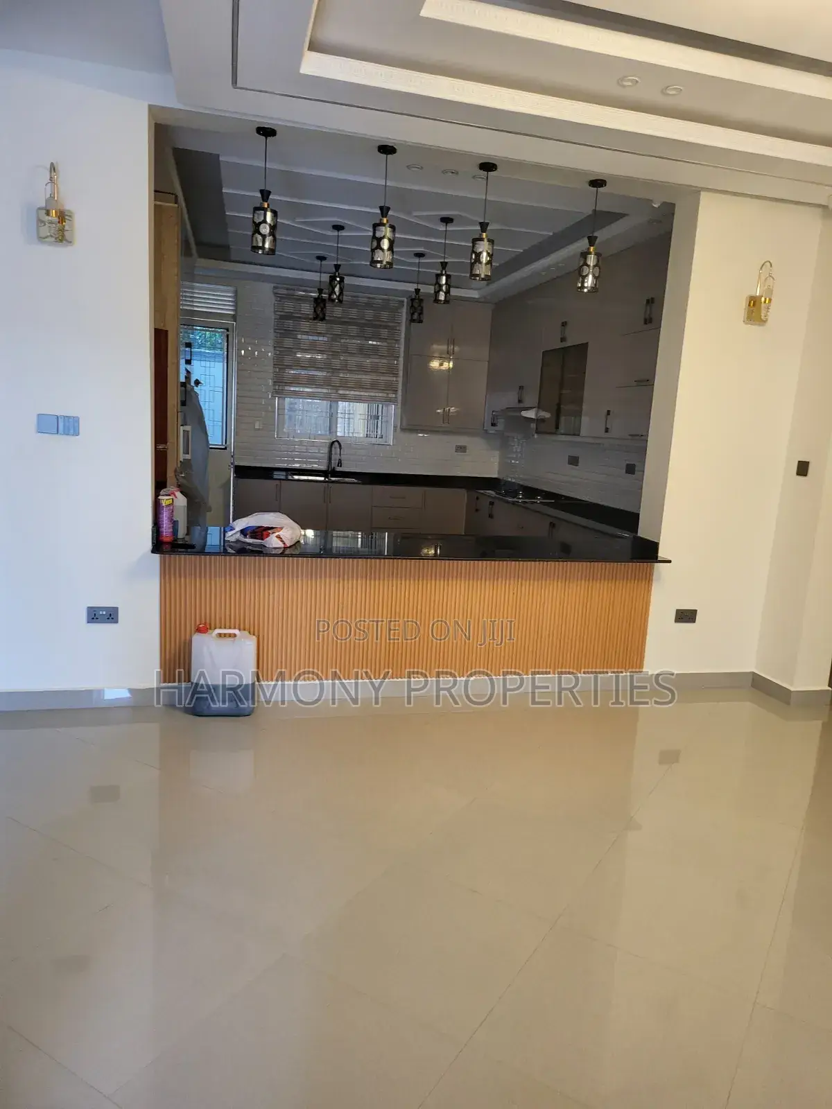 6bdrm Mansion in Muyenga, Central Division for rent