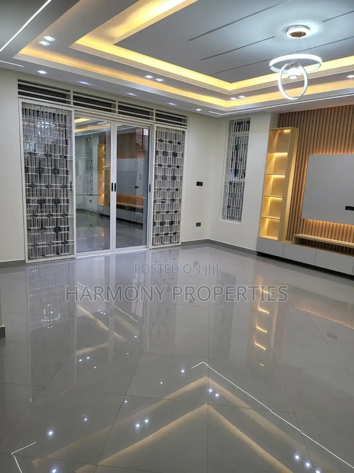6bdrm Mansion in Muyenga, Central Division for rent