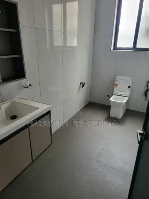 6bdrm Villa in Munyonyo, Central Division for rent