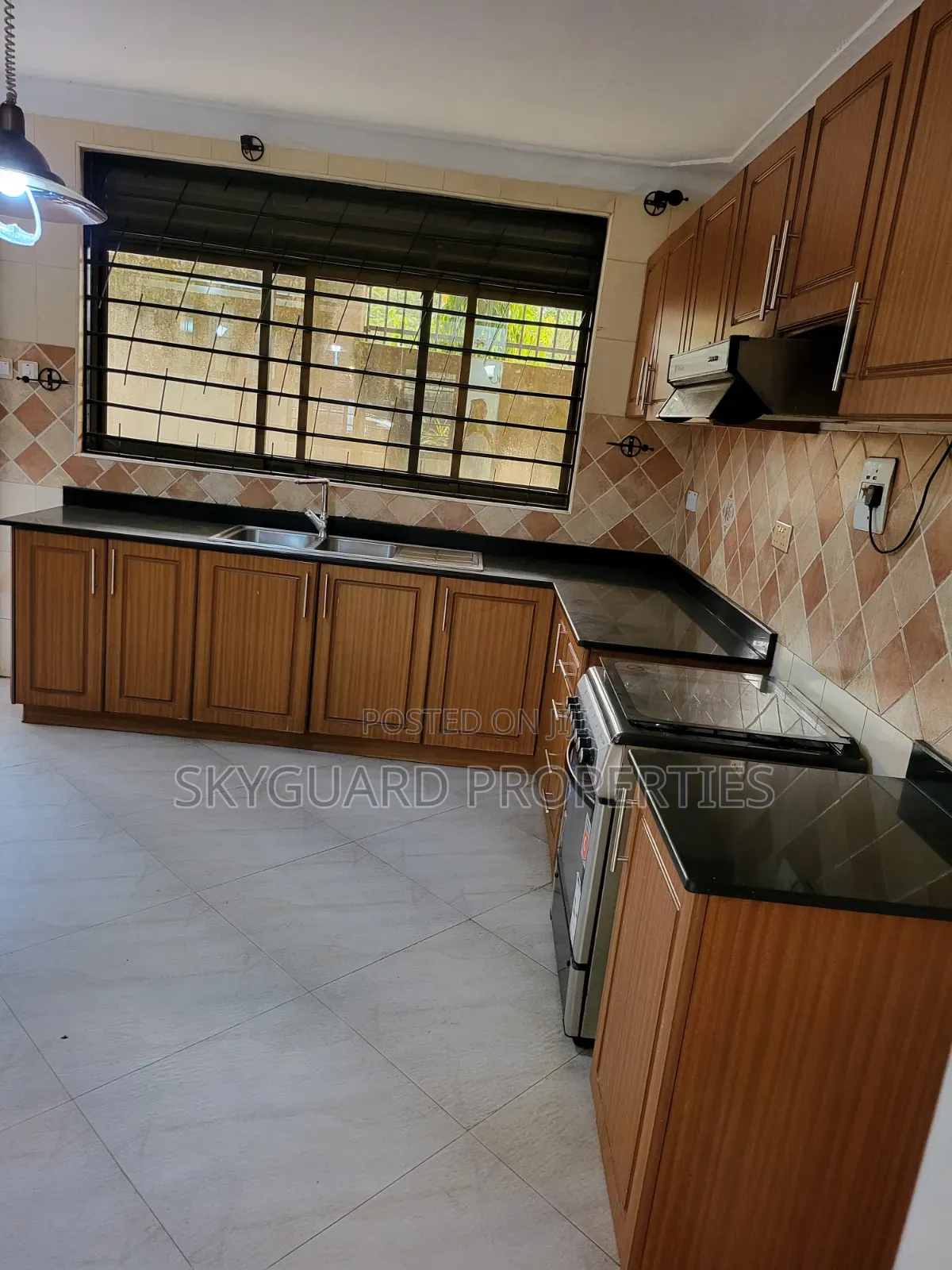 5bdrm House in Muyenga Bukasa, Central Division for rent
