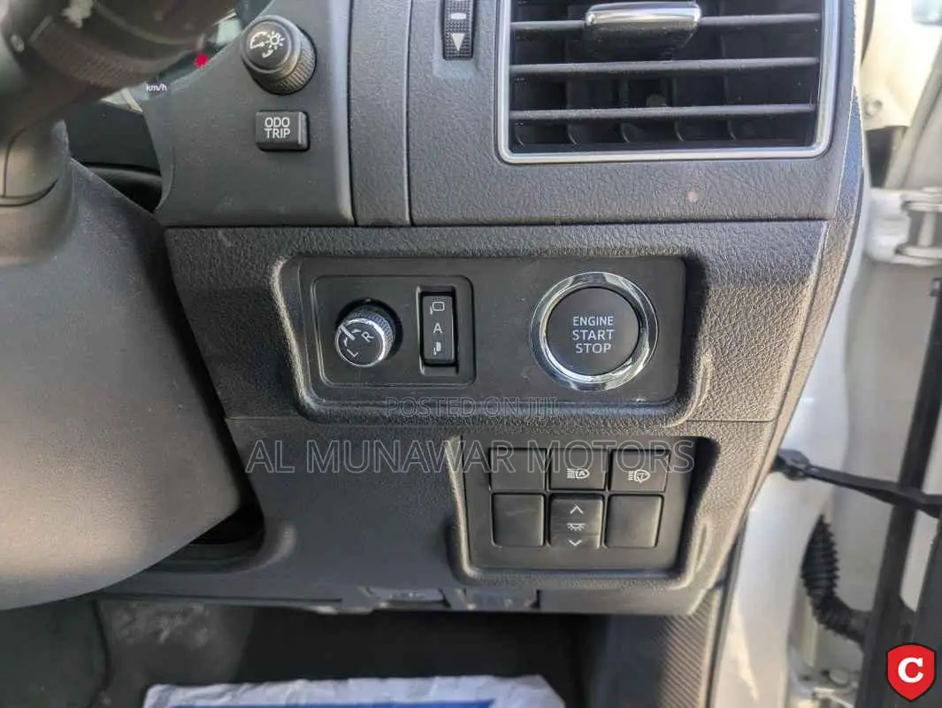 Toyota Land Cruiser Prado 2.7 2023 White