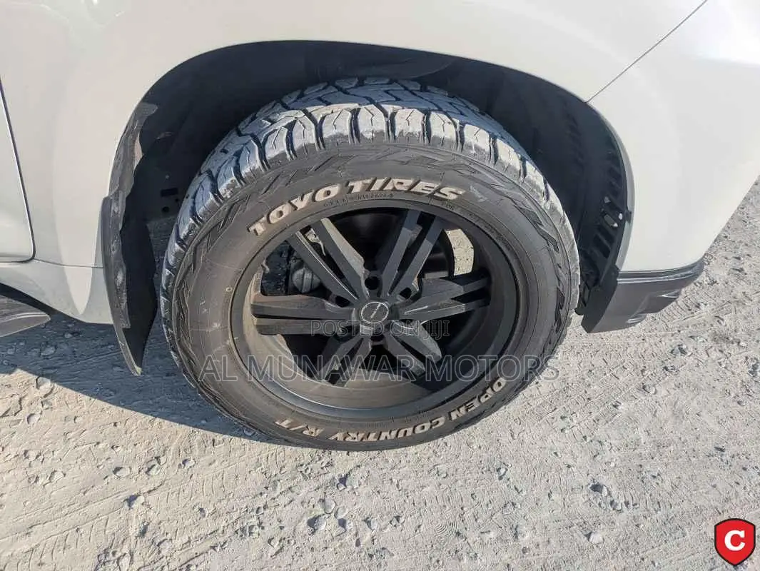 Toyota Land Cruiser Prado 2.7 2023 White