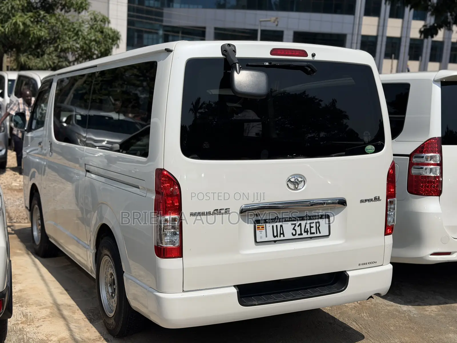 Toyota HiAce 2013 White