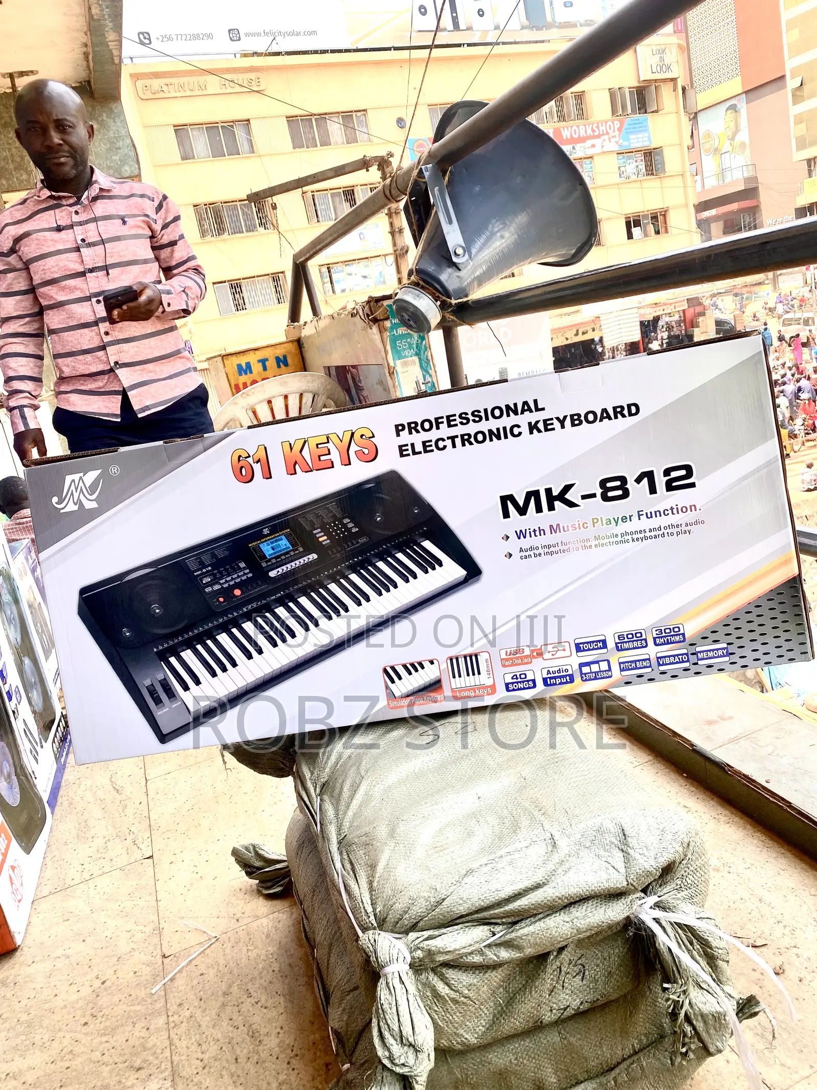 Piano Mk 812