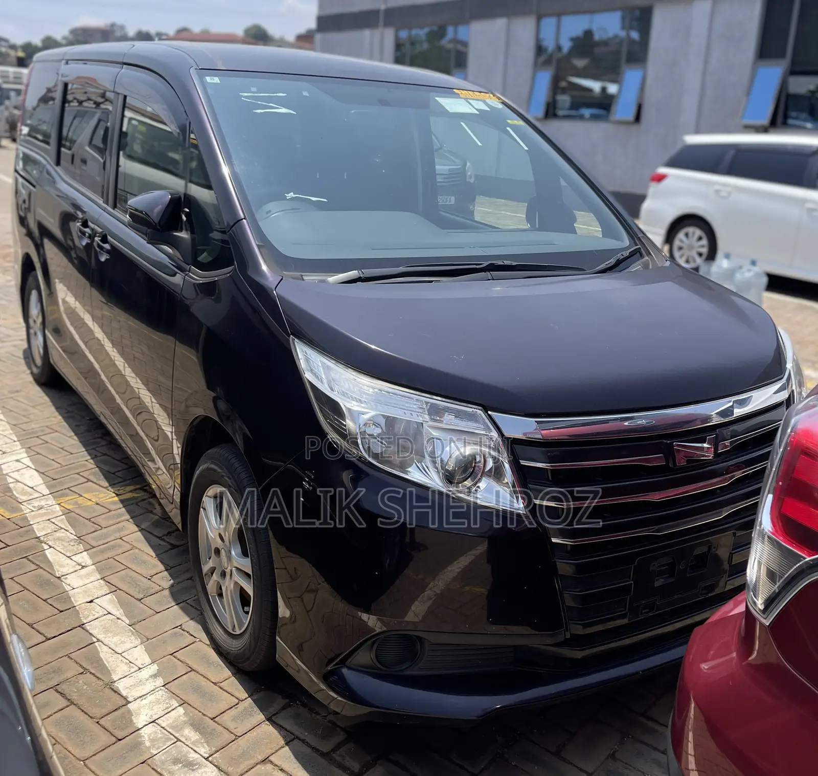 Toyota Noah 2.0 FWD (8 Seater) 2014 Purple