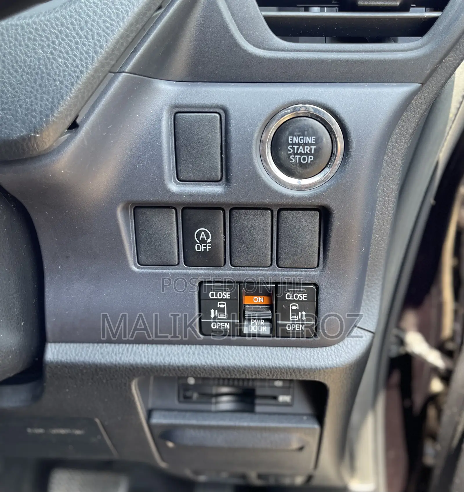 Toyota Noah 2.0 FWD (8 Seater) 2014 Purple