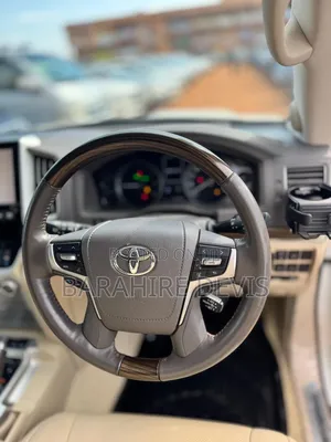 Toyota Land Cruiser 2022 White