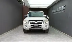 Mitsubishi Pajero 2012 White