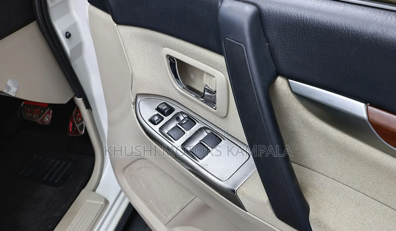 Mitsubishi Pajero 2012 White