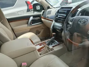 Toyota Land Cruiser 2013 White