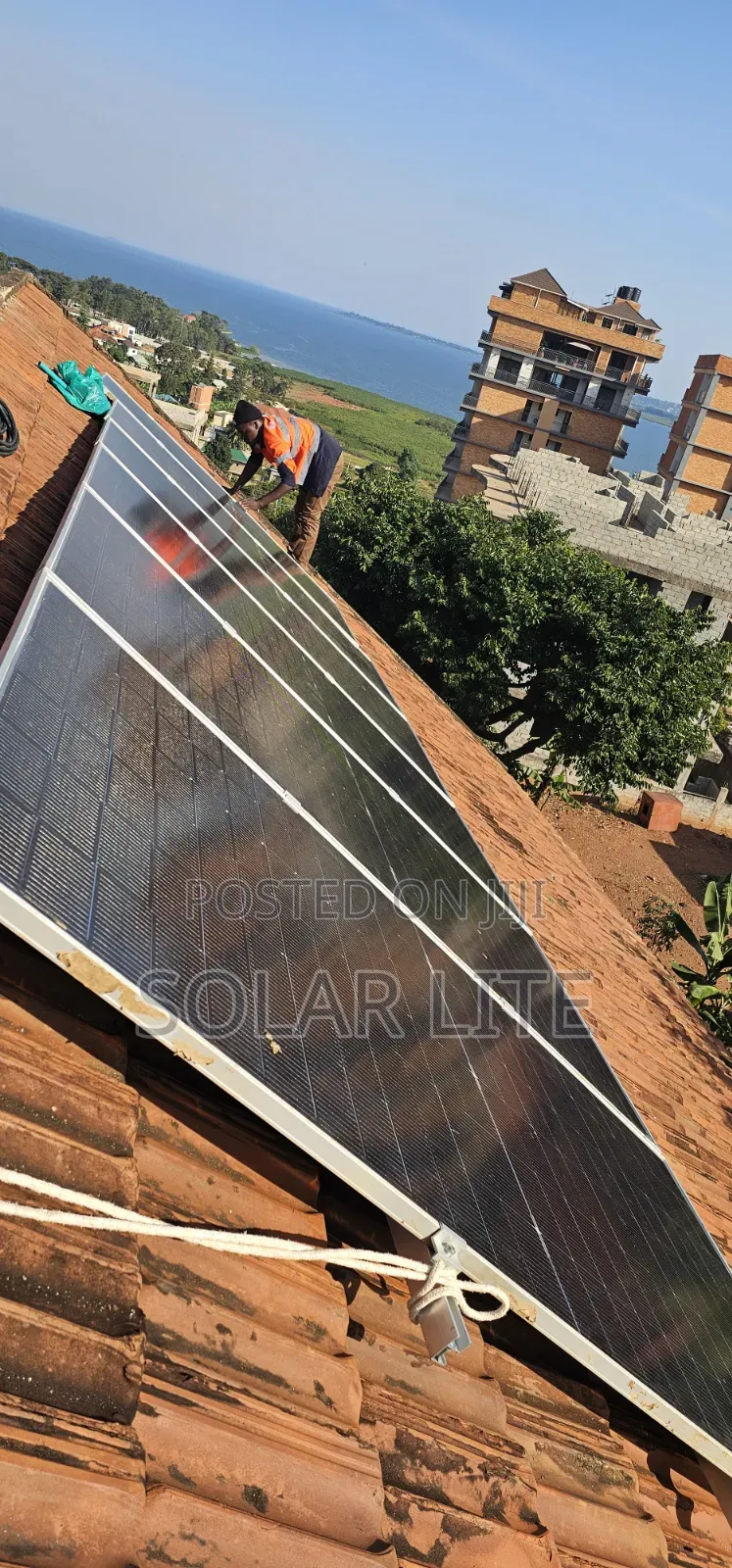 5kwh 24v Lithium Battery, 4kva Hybrid Inverter and 620w Solar Panels