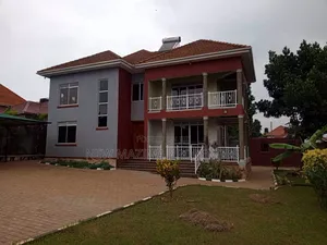 5bdrm Maisonette in Kitende Ntebe Rd, Central Division for sale
