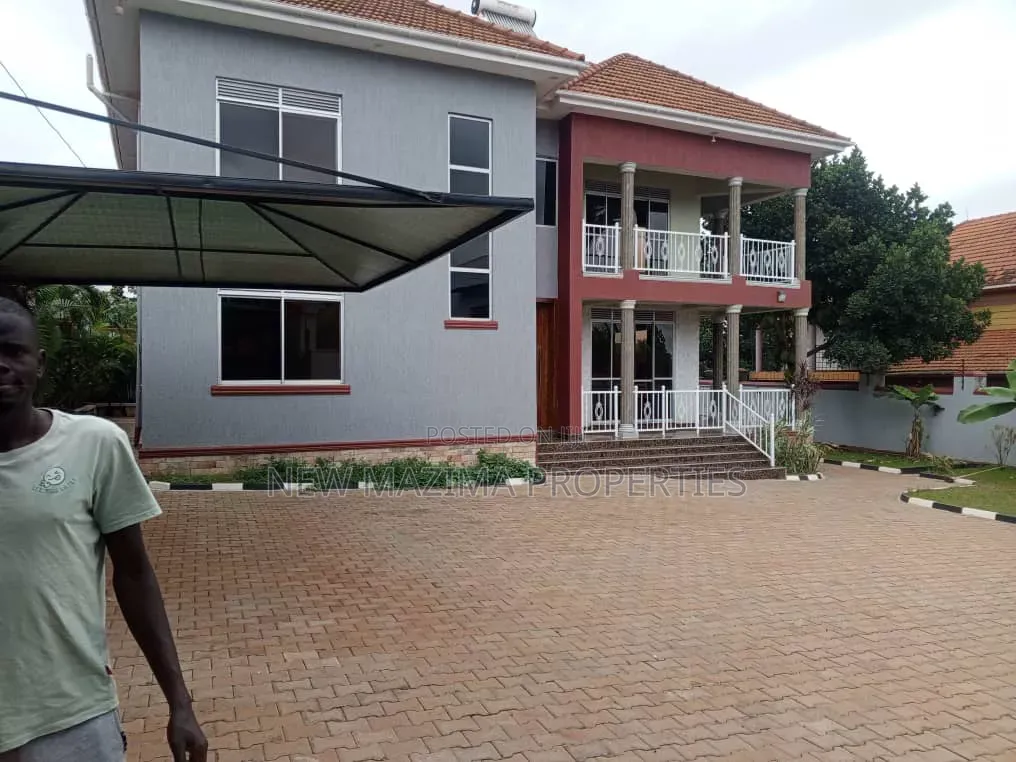 5bdrm Maisonette in Kitende Ntebe Rd, Central Division for sale