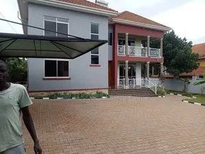 5bdrm Maisonette in Kitende Ntebe Rd, Central Division for sale