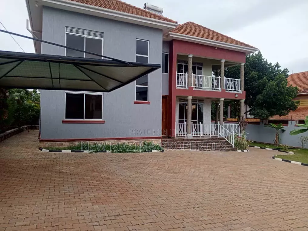 5bdrm Maisonette in Kitende Ntebe Rd, Central Division for sale
