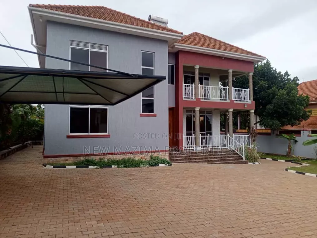 5bdrm Maisonette in Kitende Ntebe Rd, Central Division for sale