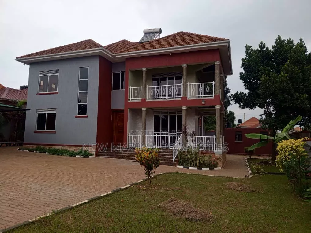5bdrm Maisonette in Kitende Ntebe Rd, Central Division for sale