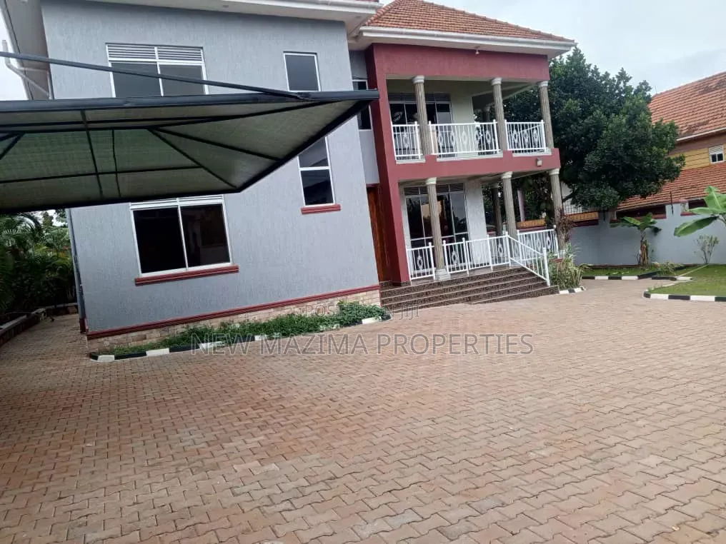 5bdrm Maisonette in Kitende Ntebe Rd, Central Division for sale