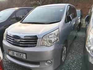 Toyota Noah 2011 Silver