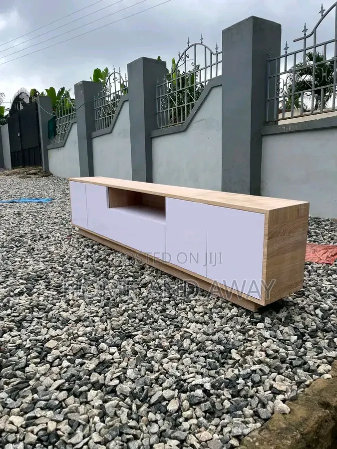 TV Stands/Ordinary TV Stands in Any Colour 580,000/- With Delivery