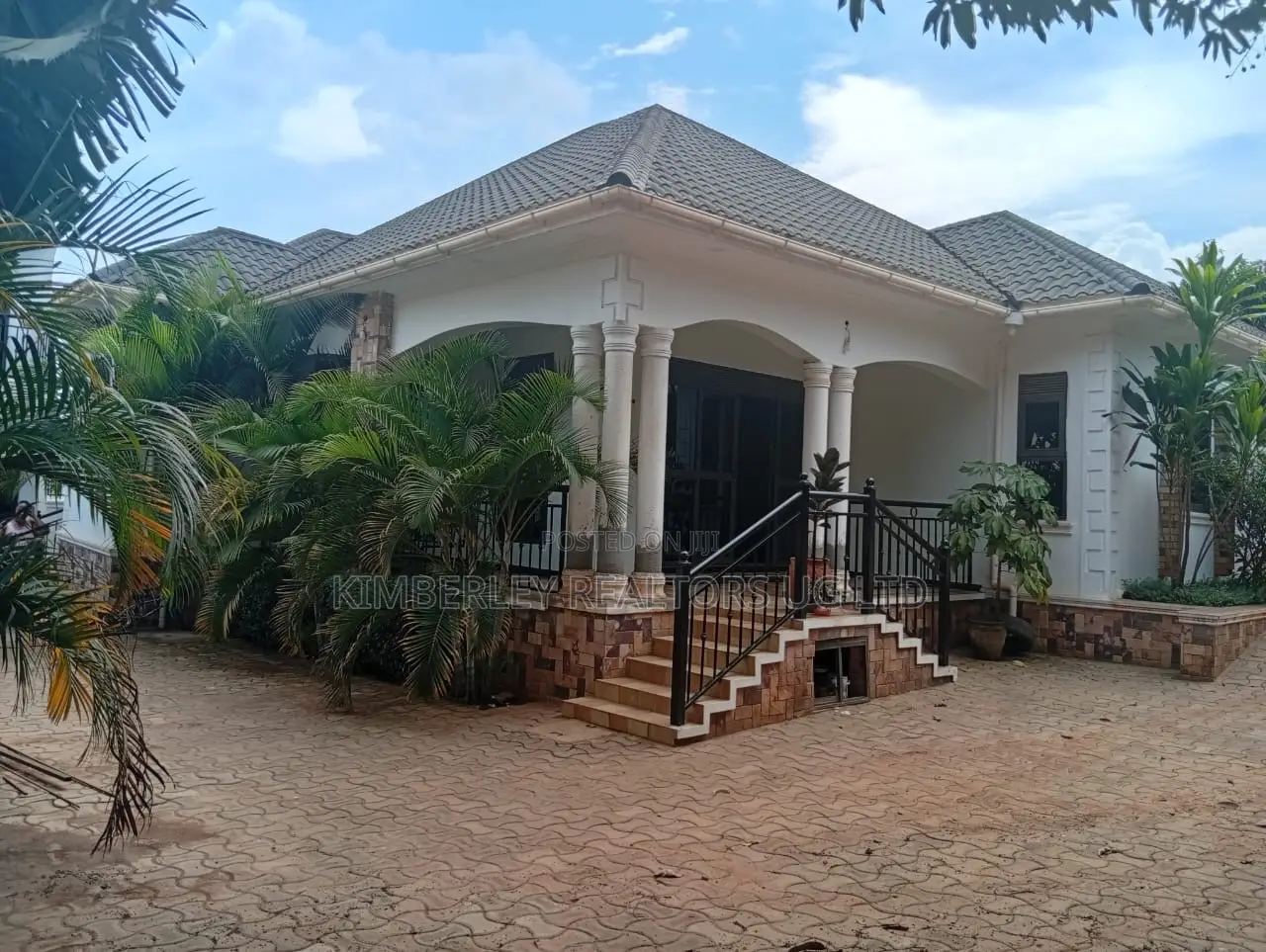 3bdrm House in Division A for sale