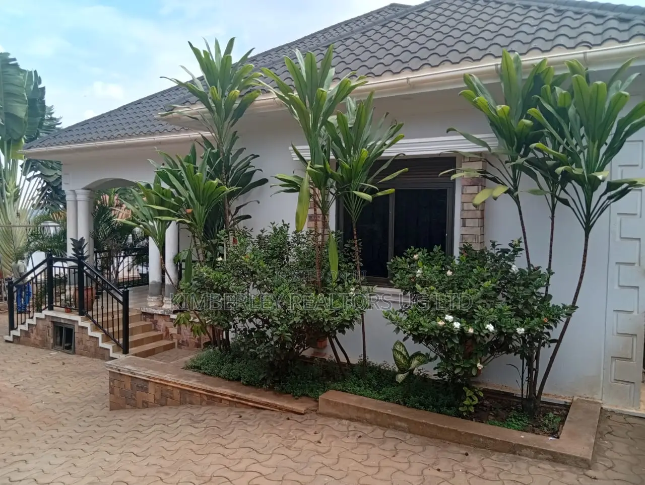 3bdrm House in Division A for sale