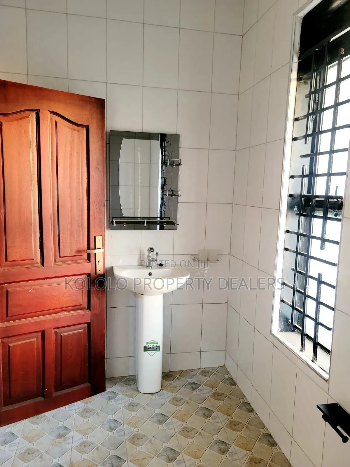 4bdrm Duplex in Kitende, Central Division for sale