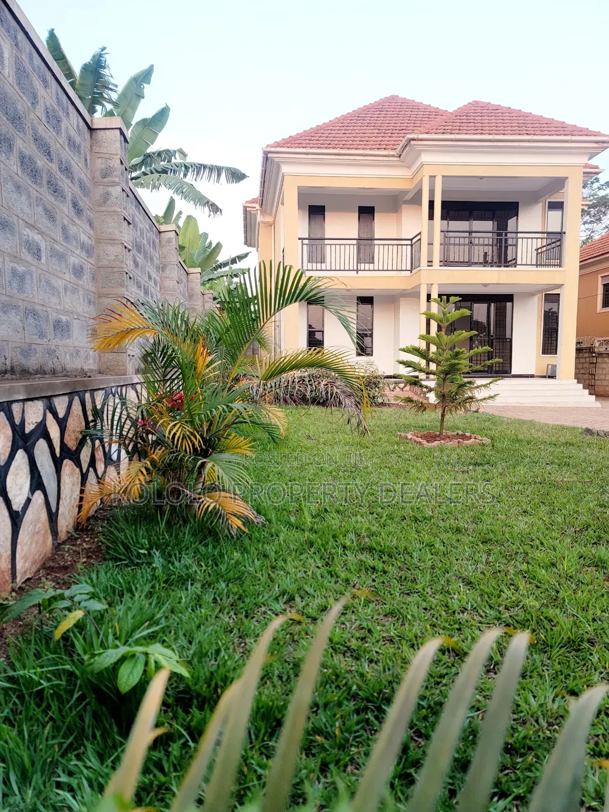 4bdrm Duplex in Kitende, Central Division for sale