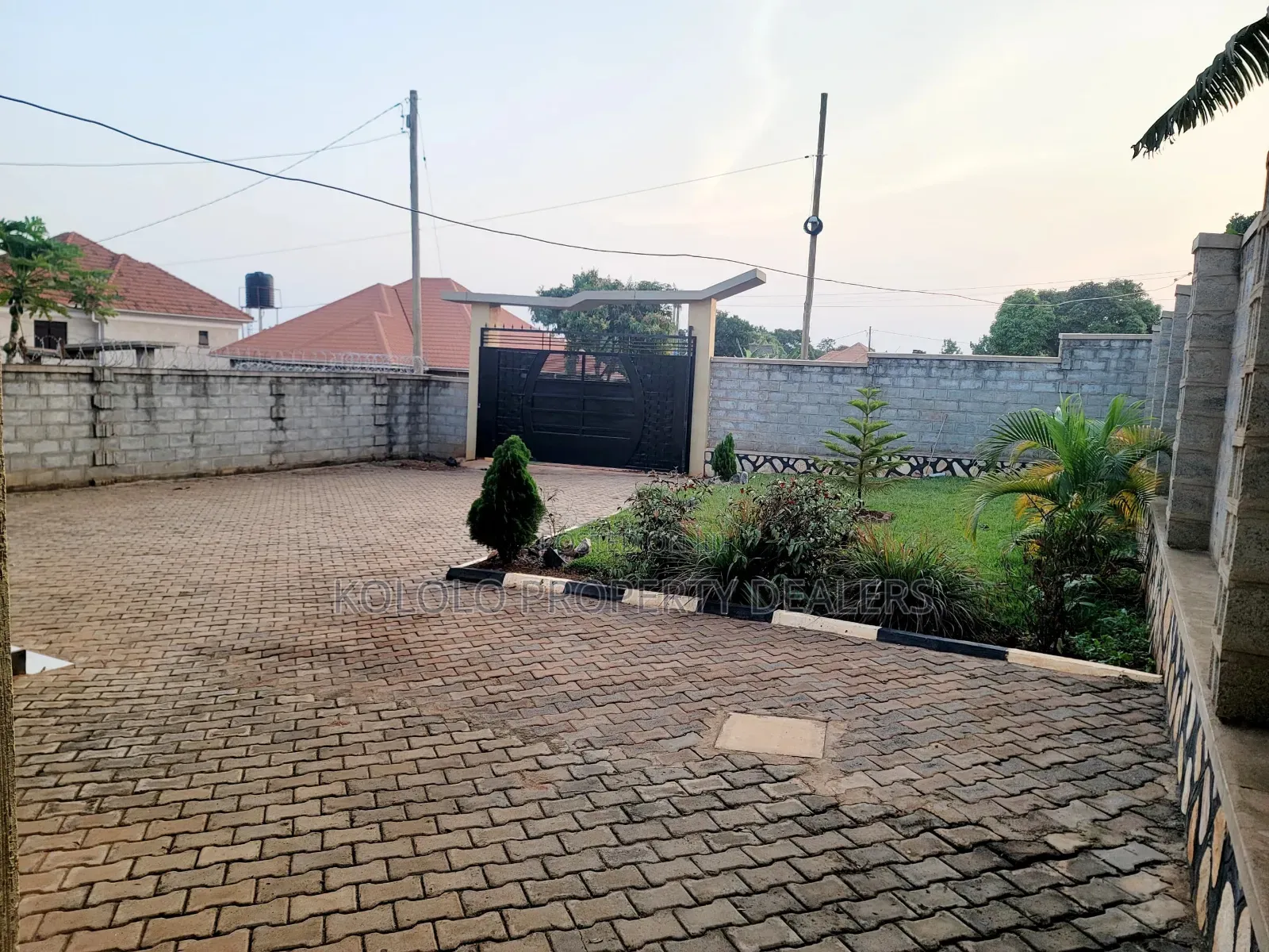 4bdrm Duplex in Kitende, Central Division for sale
