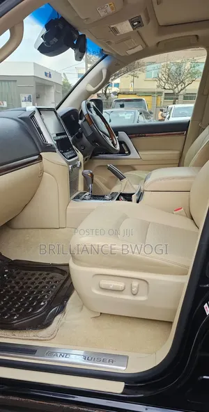 Toyota Land Cruiser V8 for Hire With Driver