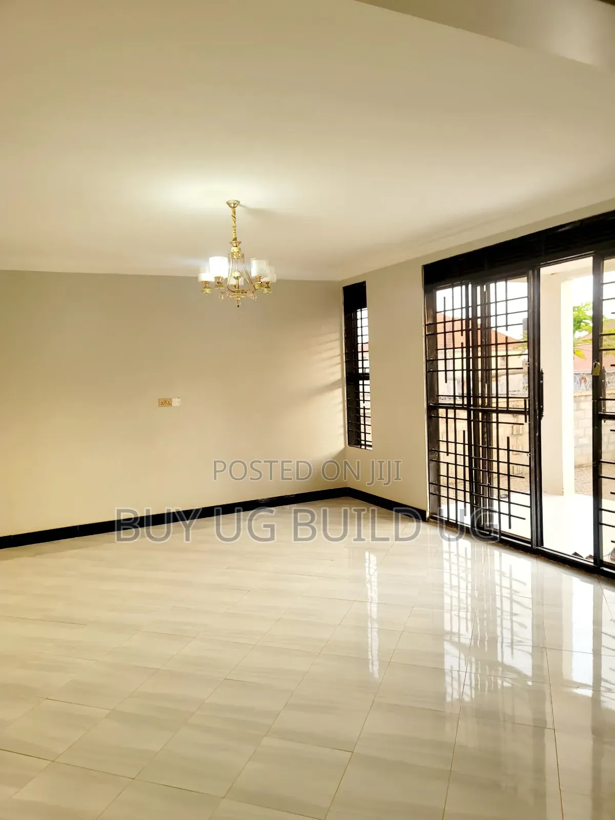 4bdrm Duplex in Kitende Entebe Road, Division B for sale