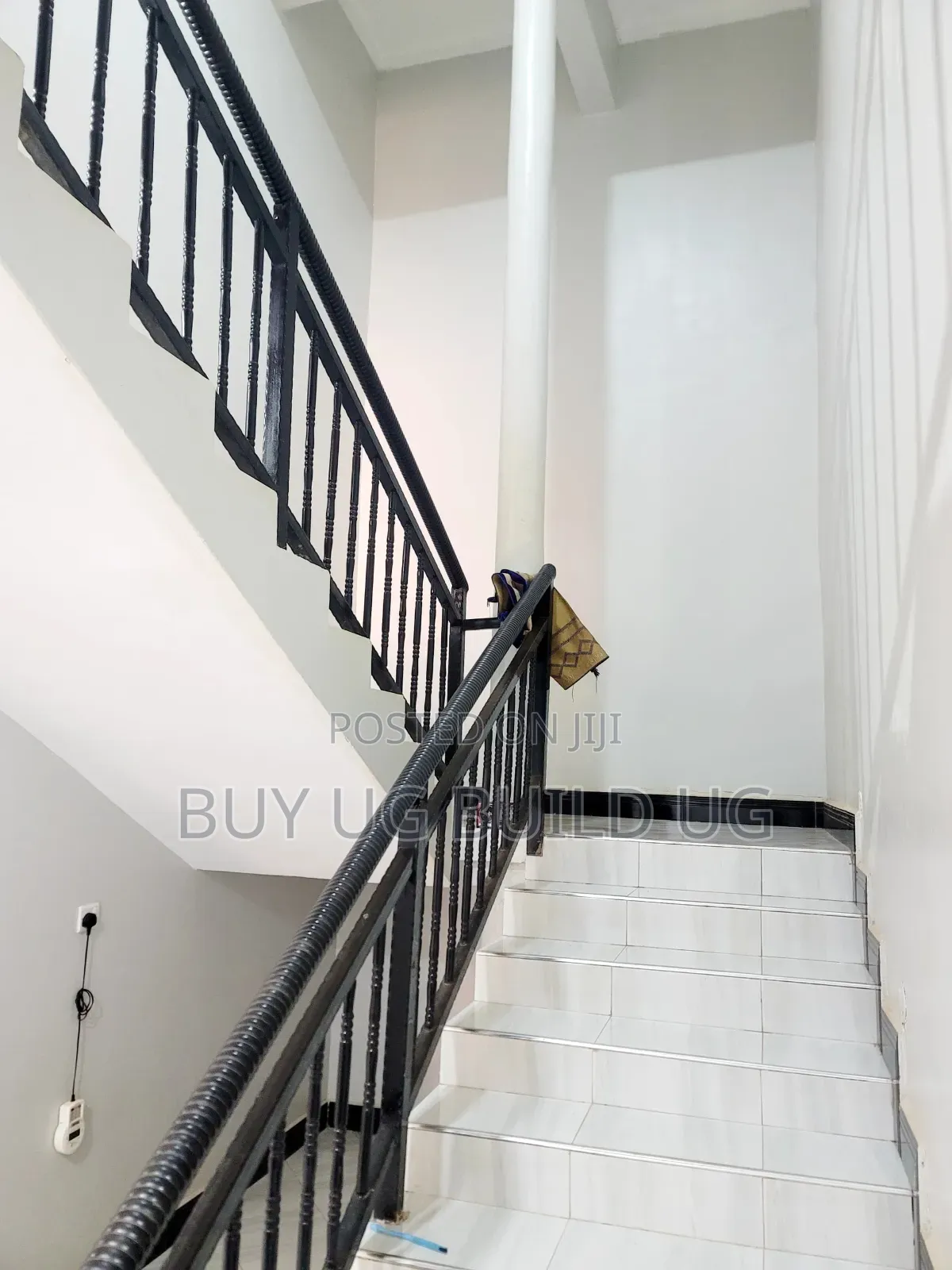 4bdrm Duplex in Kitende Entebe Road, Division B for sale