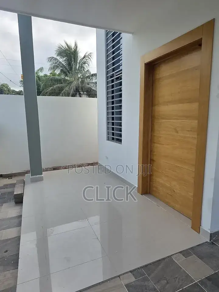 5bdrm Duplex in Alright, Central Division for rent
