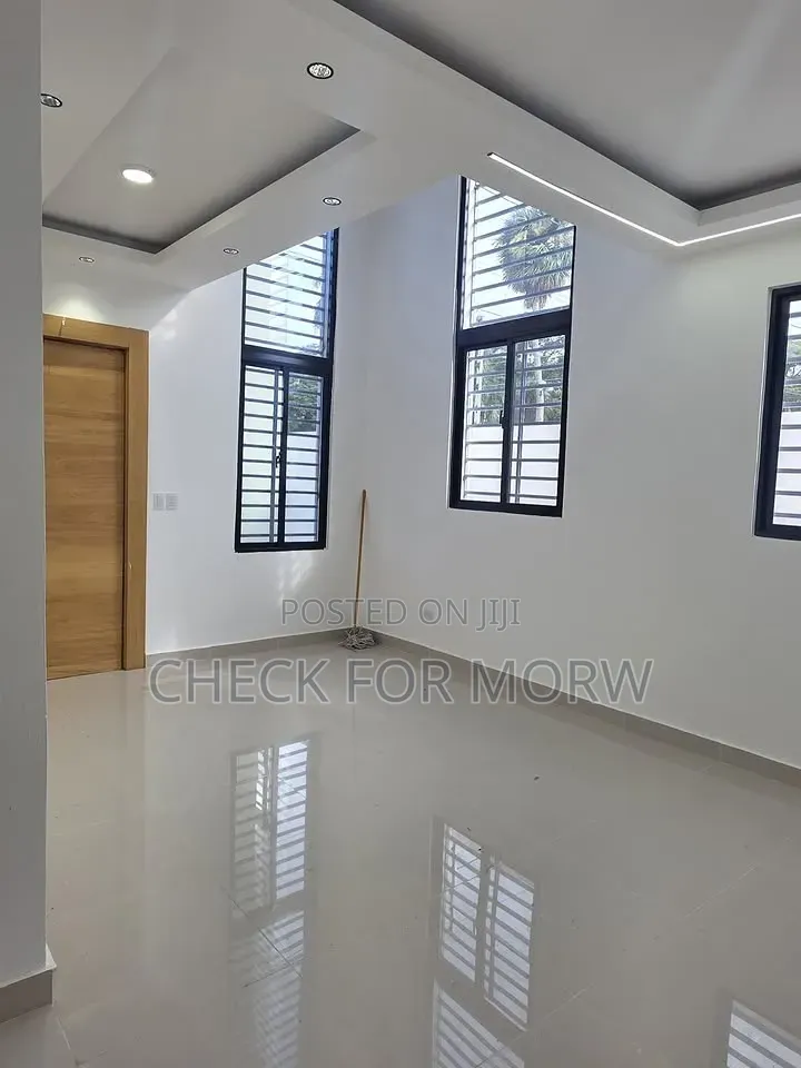 5bdrm Duplex in Alright, Central Division for rent
