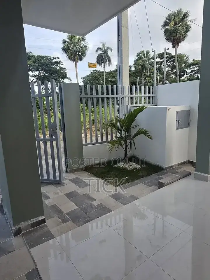 5bdrm Duplex in Alright, Central Division for rent