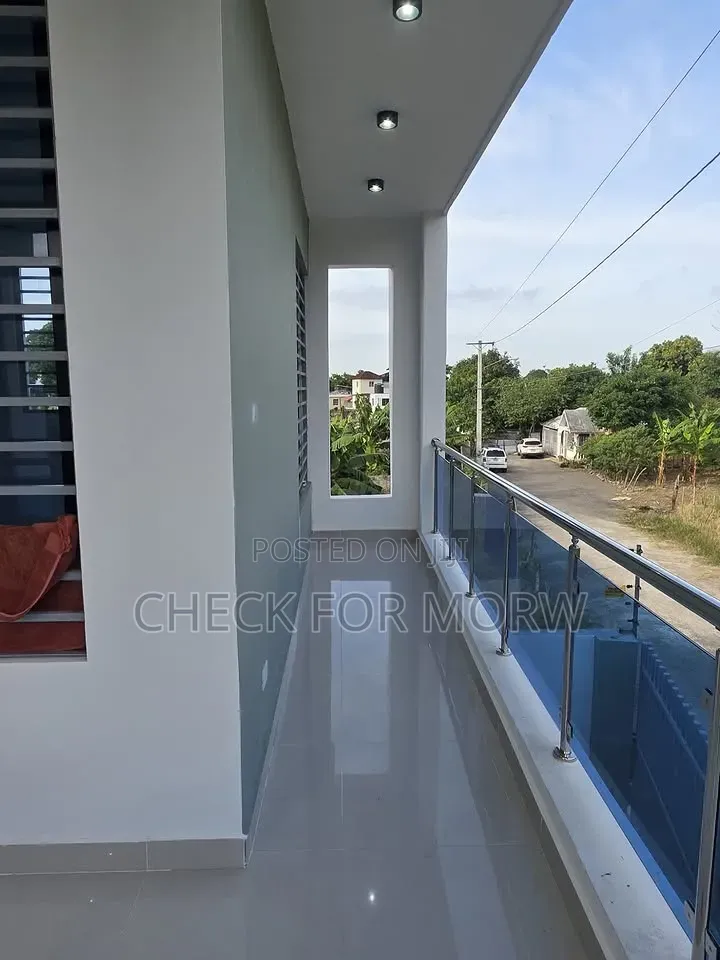 5bdrm Duplex in Alright, Central Division for rent