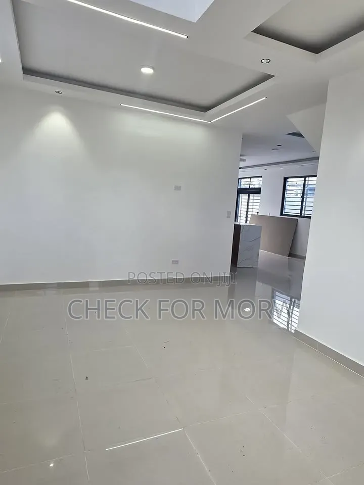 5bdrm Duplex in Alright, Central Division for rent