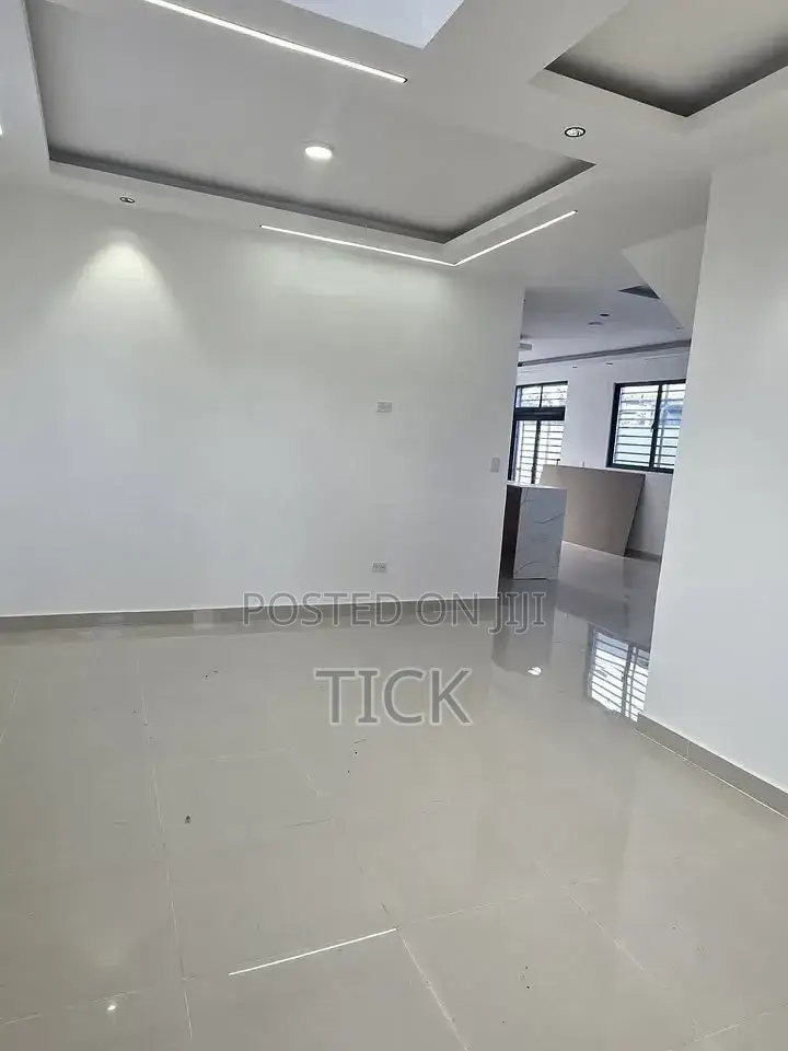 5bdrm Duplex in Alright, Central Division for rent