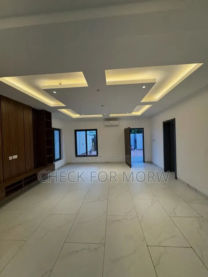 5bdrm Duplex in Akright, Central Division for rent