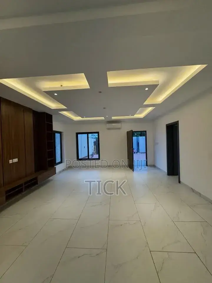 5bdrm Duplex in Akright, Central Division for rent