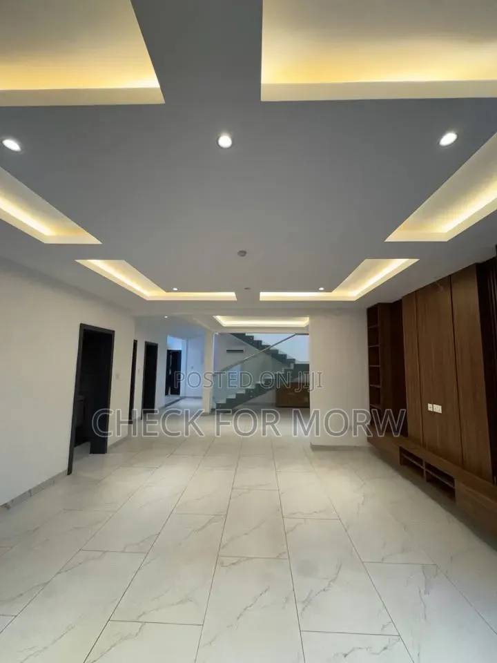 5bdrm Duplex in Akright, Central Division for rent