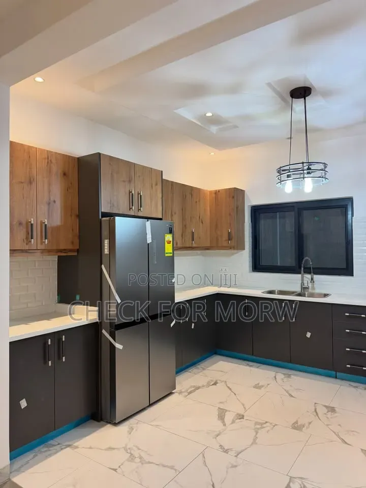 5bdrm Duplex in Akright, Central Division for rent