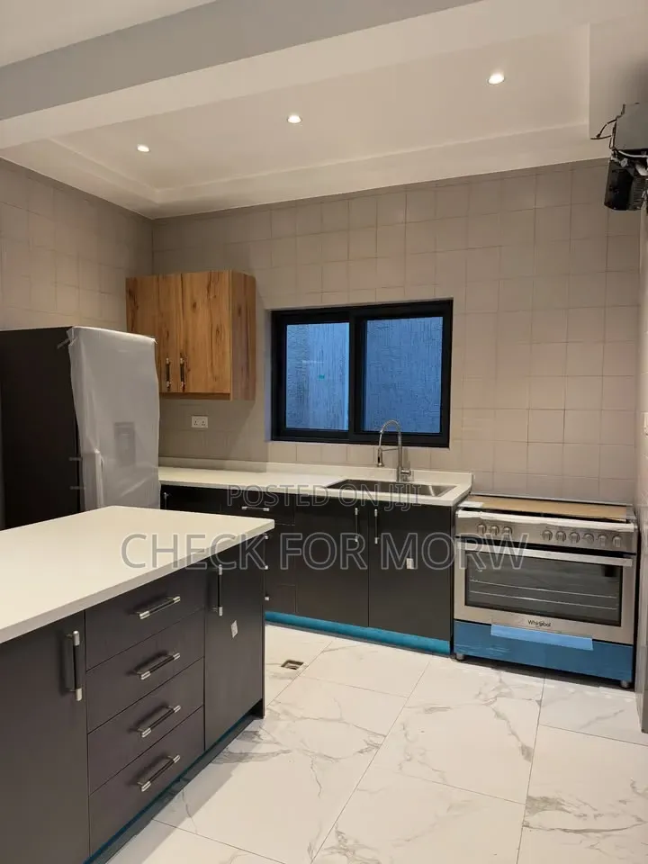 5bdrm Duplex in Akright, Central Division for rent