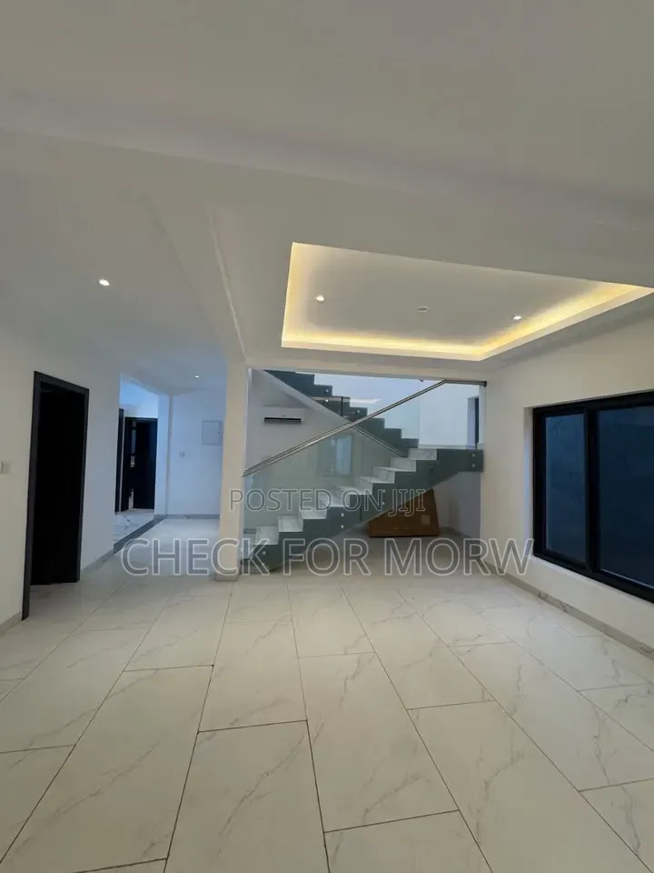 5bdrm Duplex in Akright, Central Division for rent