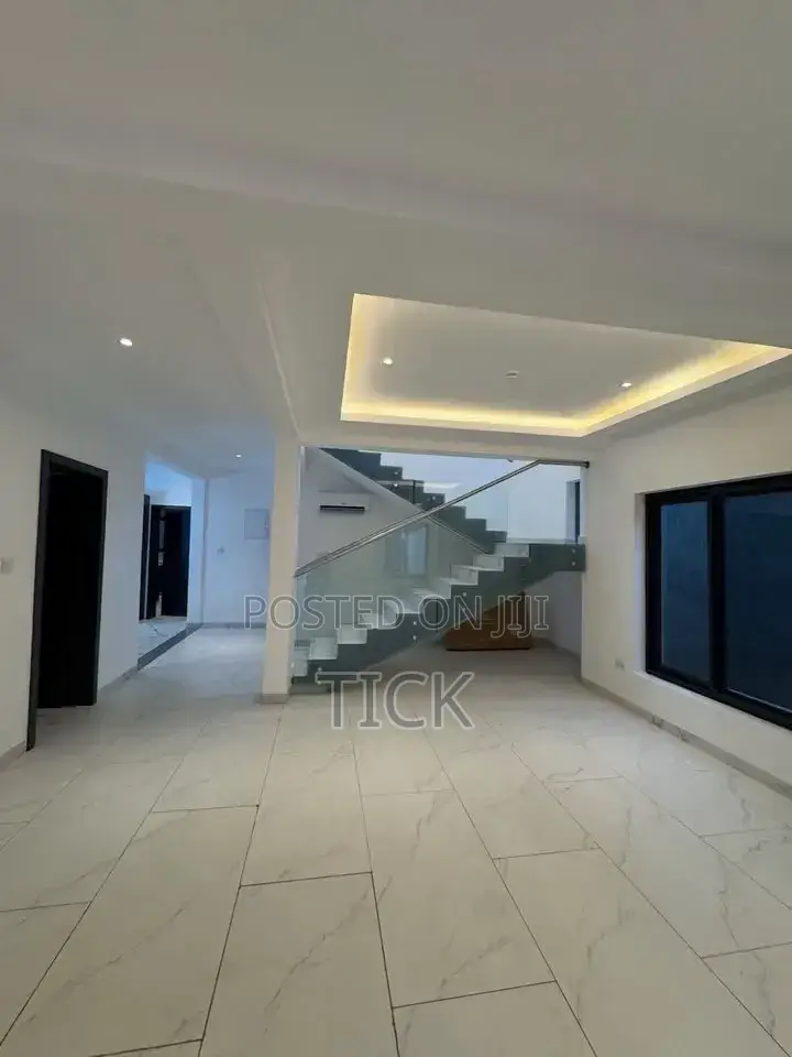 5bdrm Duplex in Akright, Central Division for rent