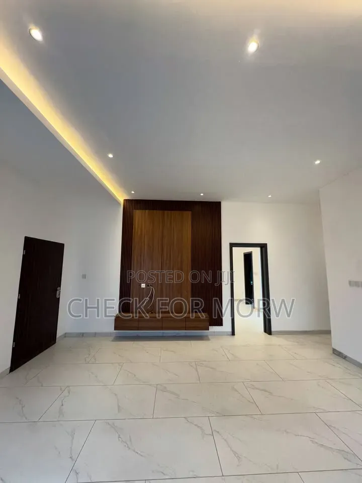 5bdrm Duplex in Akright, Central Division for rent