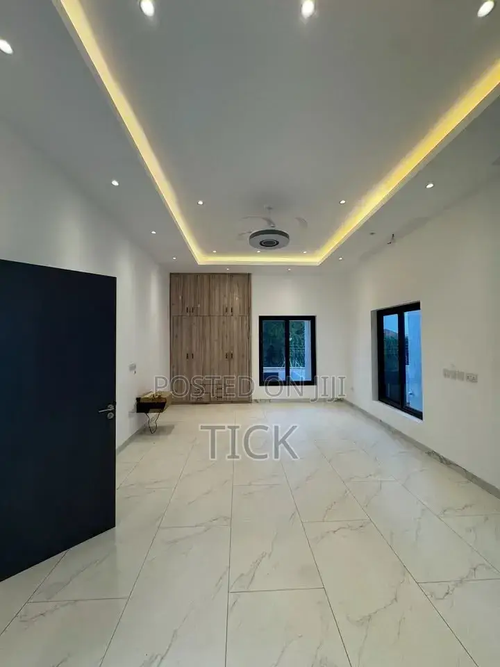 5bdrm Duplex in Akright, Central Division for rent