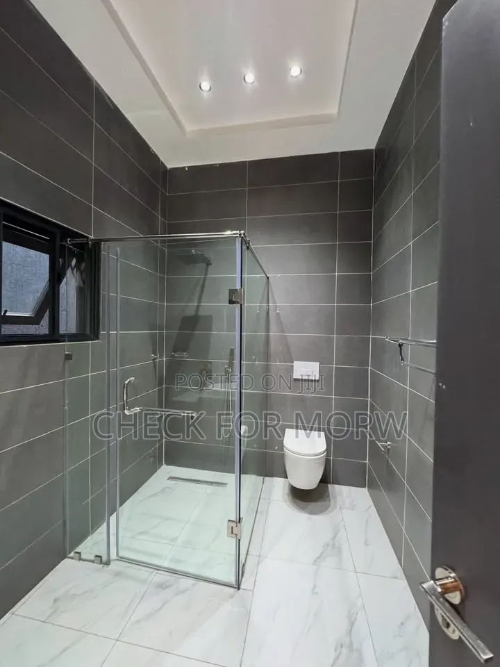 5bdrm Duplex in Akright, Central Division for rent