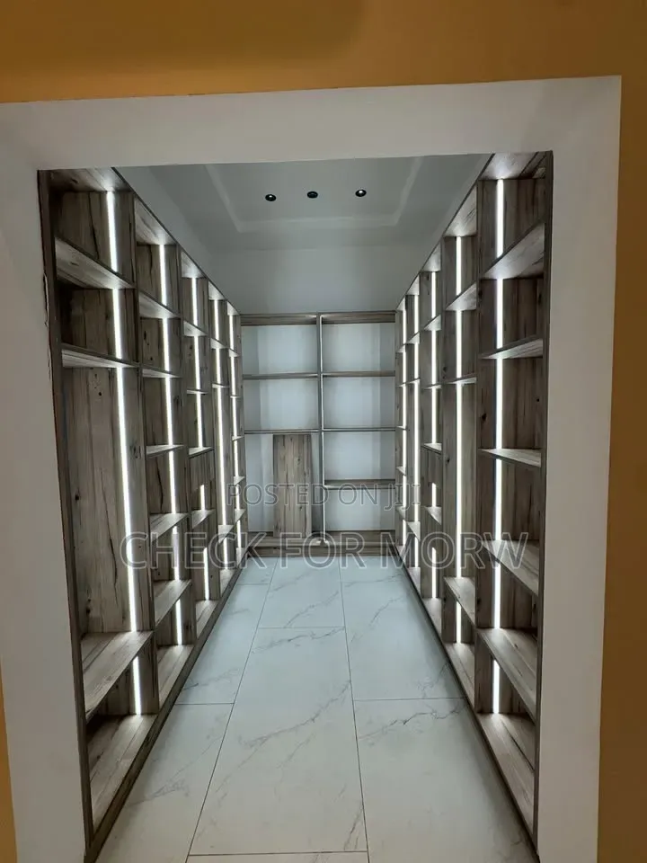 5bdrm Duplex in Akright, Central Division for rent