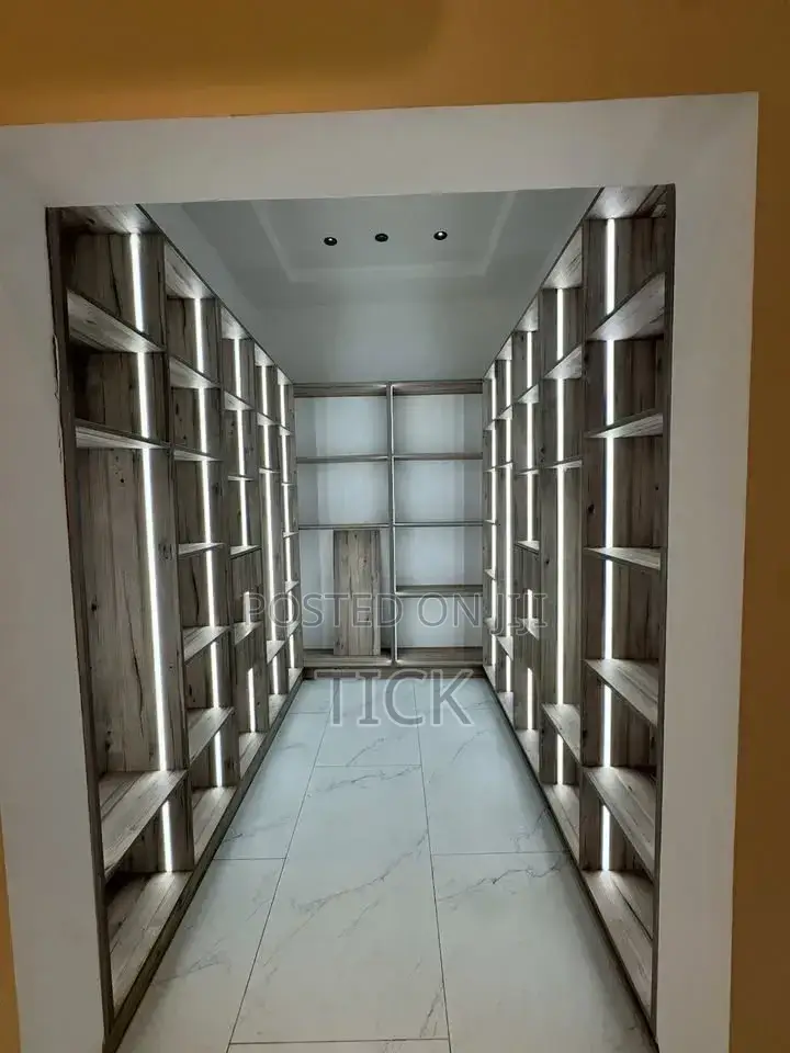 5bdrm Duplex in Akright, Central Division for rent